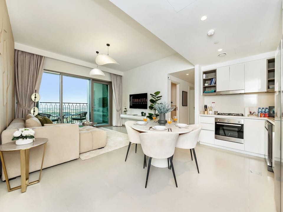 Dining area & Kitchen