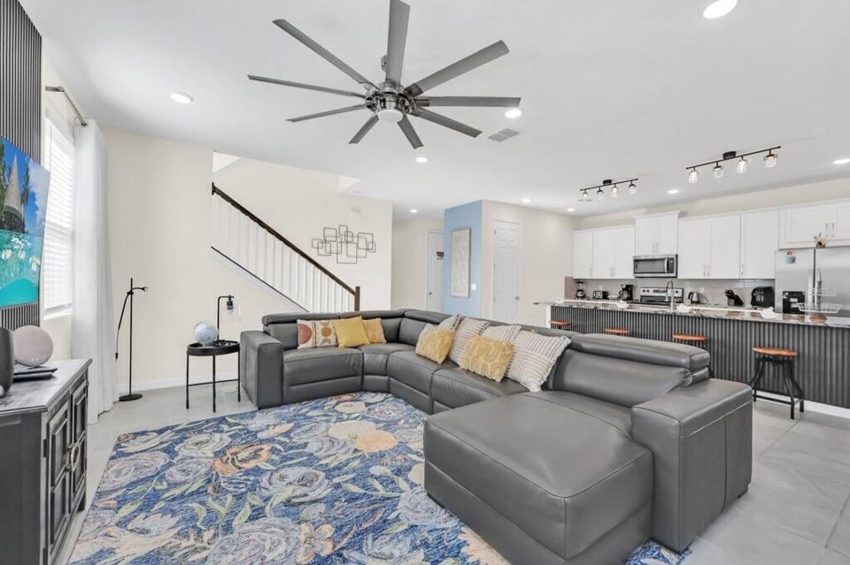 14-web-or-mls-2059-tropical-palms-cir