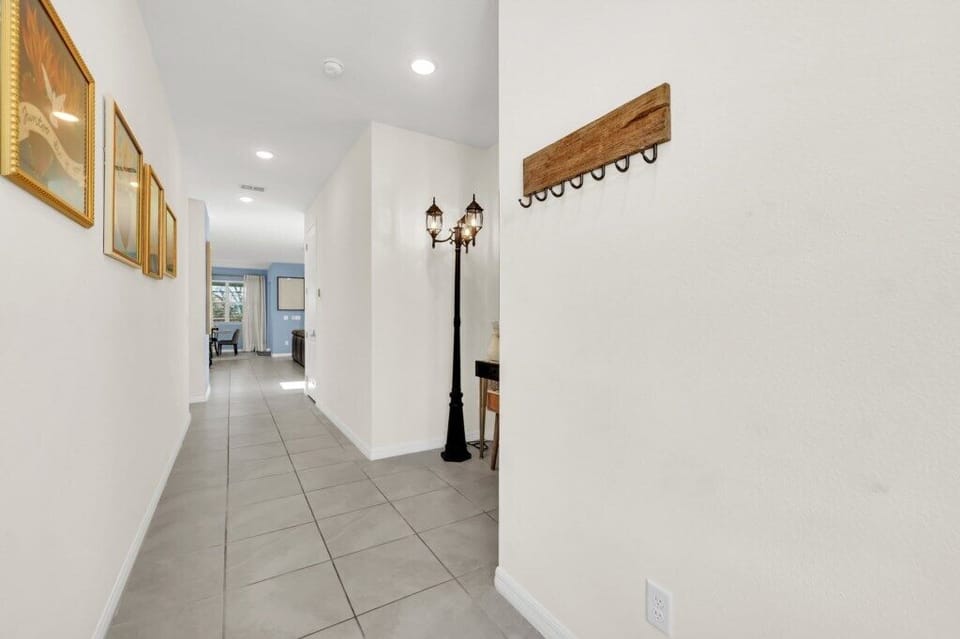 4-web-or-mls-2059-tropical-palms-cir