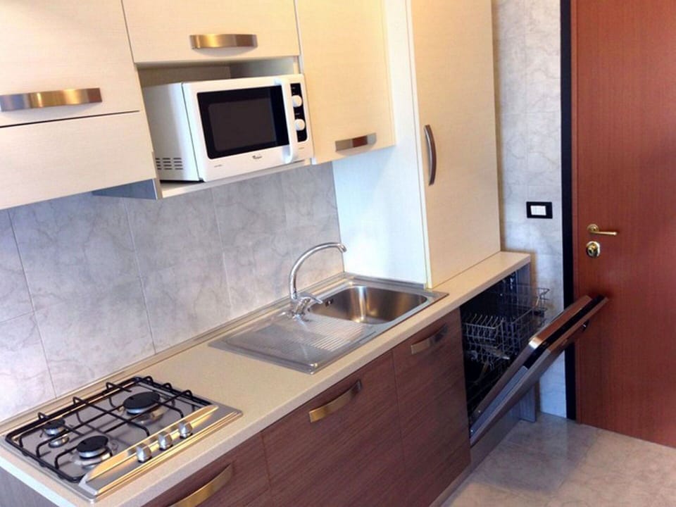 Autumn, Kitchen, Spring, Summer
