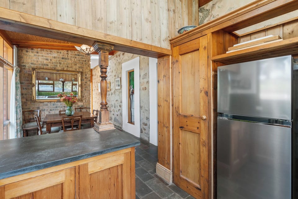 Kitchen & Dining 
