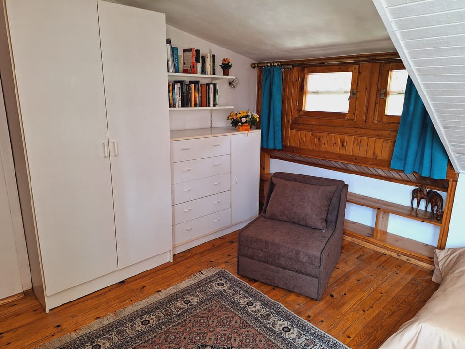 Foldable armchair bed, ideal for relaxation with our book collection