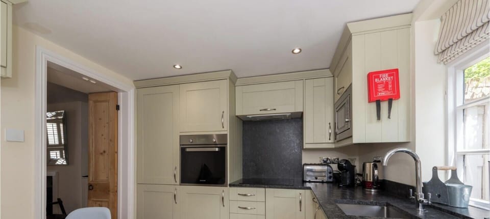 Kitchen - Starfish Cottage - Broadstairs - Kent - @seastayuk - seastay.co.uk