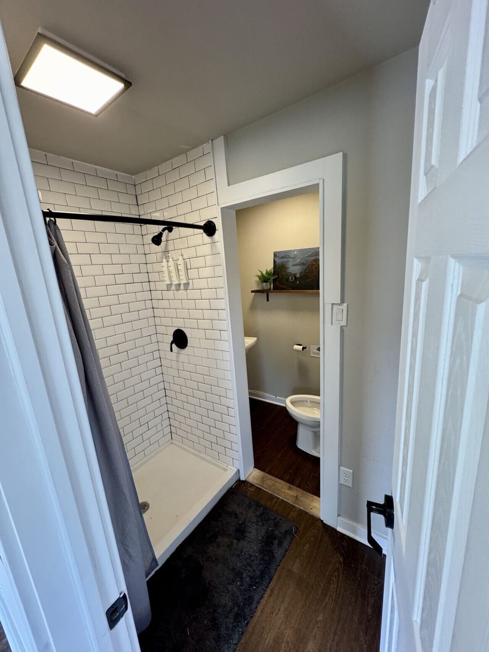lounge restroom 1