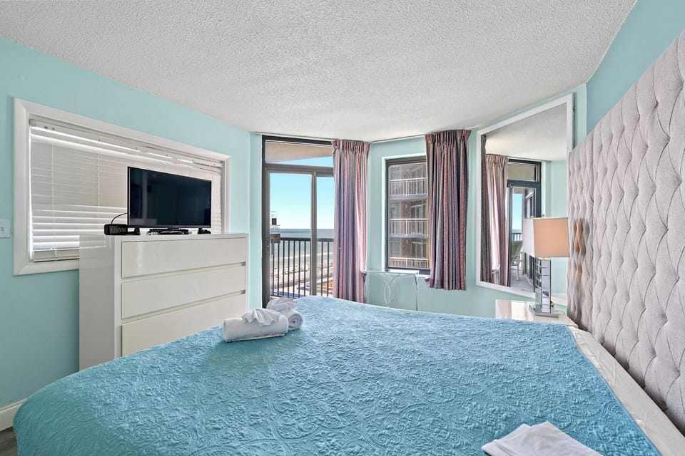 Wake up and walk out onto the balcony. Just look at that view! Fabulous!