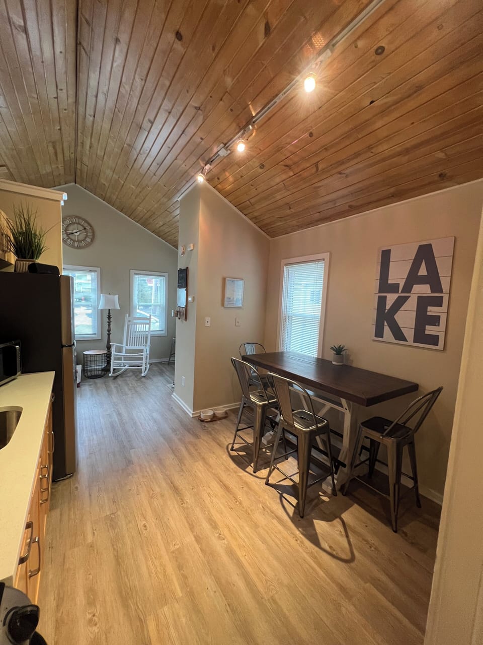 kitchen/dining - 2 extra kitchen chairs available upon request