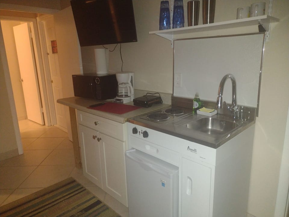 kitchenette 