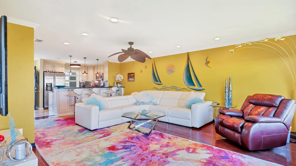 Wonderful for entertaining or just watching the boats go by.