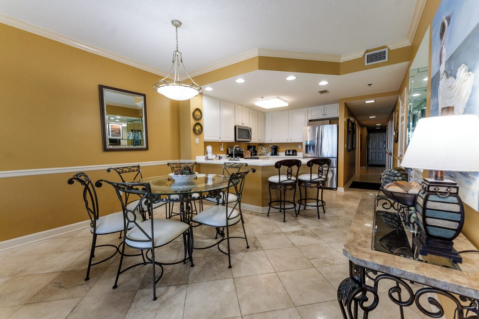 Dining Kitchen Area