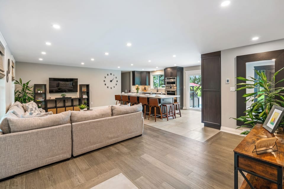 Living area with 4K TV offering Smart Streaming with Guests own login.
