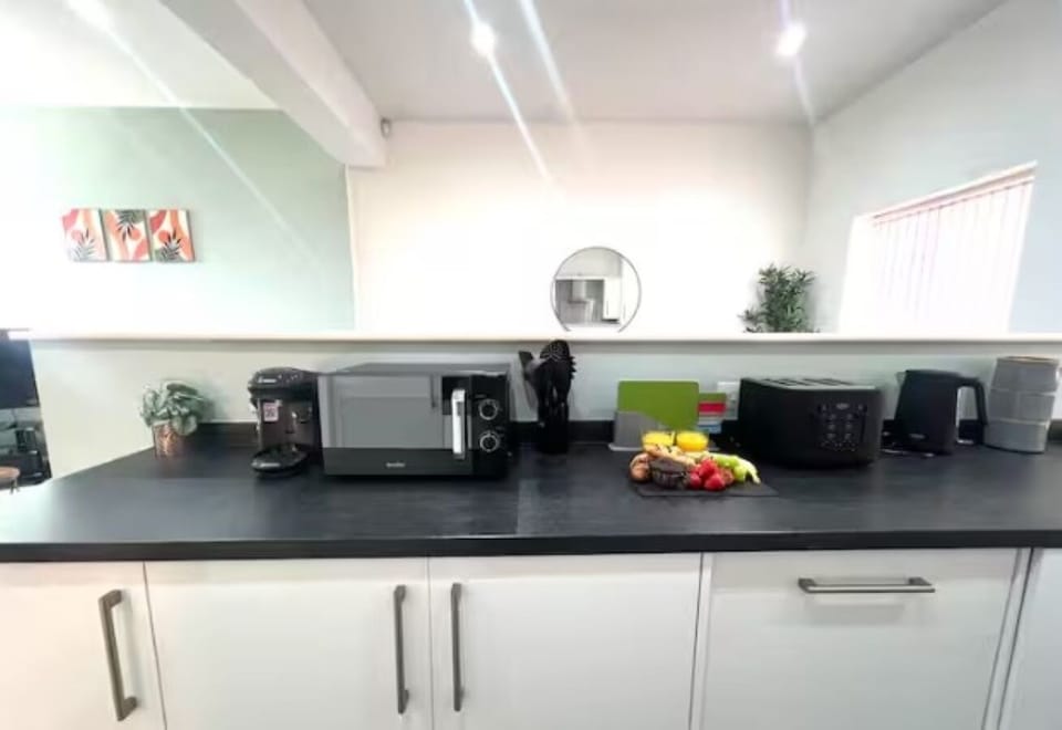 Clean kitchen ready for cooking and entertaining