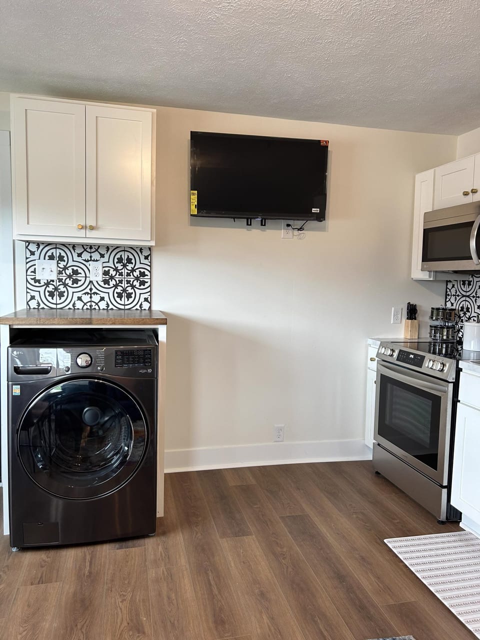 Queen 300 sq. ft. Studio at the Victorian Unit C living area and kitchen and tv