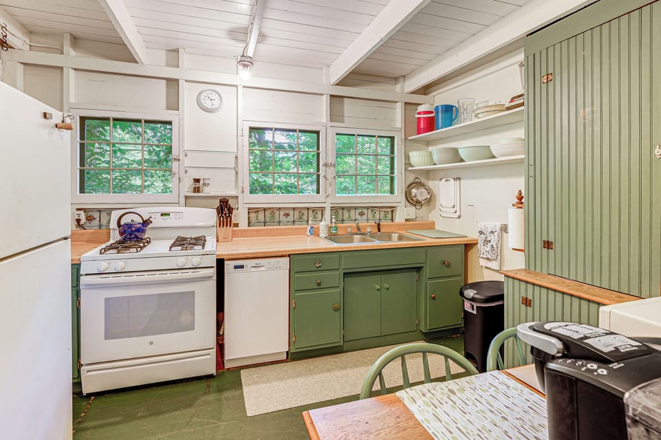 Kitchen | 1st Floor | Keurig Coffee Maker | Toaster | Slow Cooker