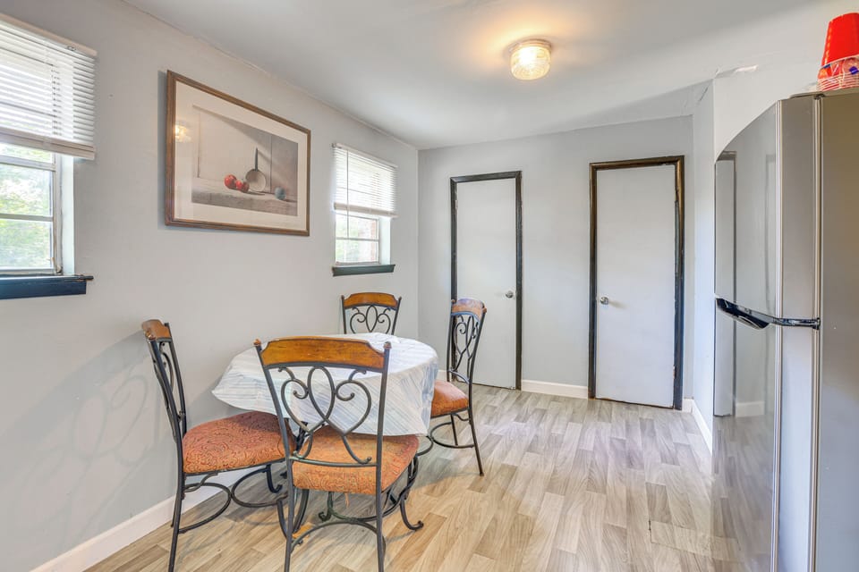 Dining Area | Dishware/Flatware Provided