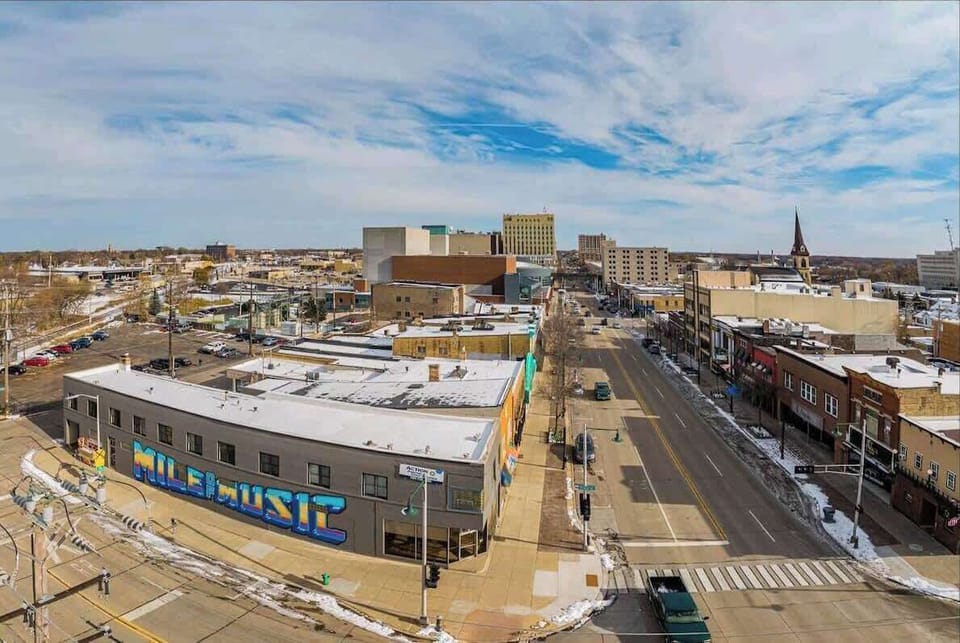 Our corner building with the iconic Mile of Music mural. We're close to EVERYTHING!