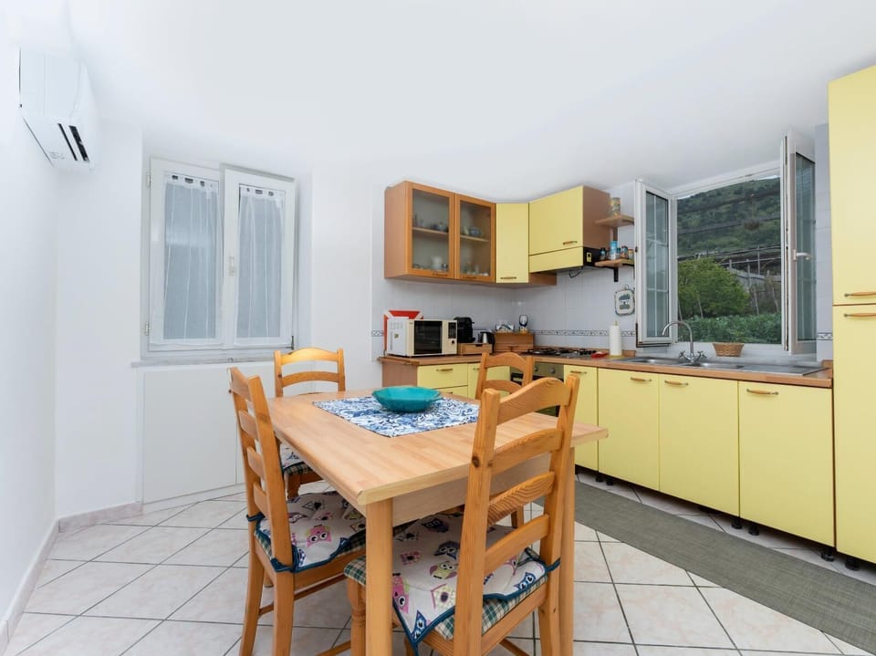 Kitchen and dining area