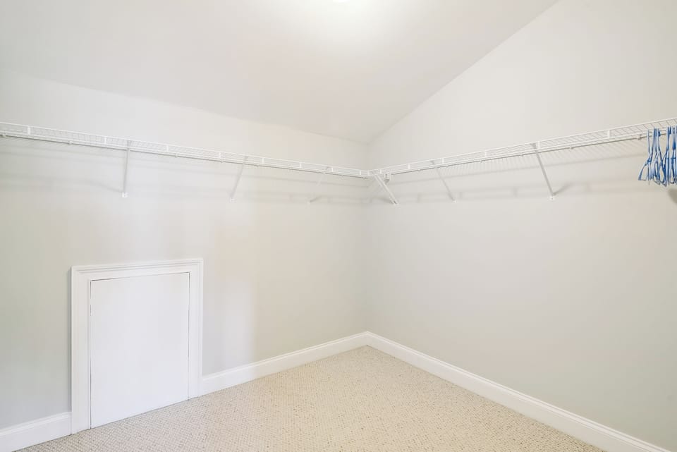 Upper Level,Walk In Closet,