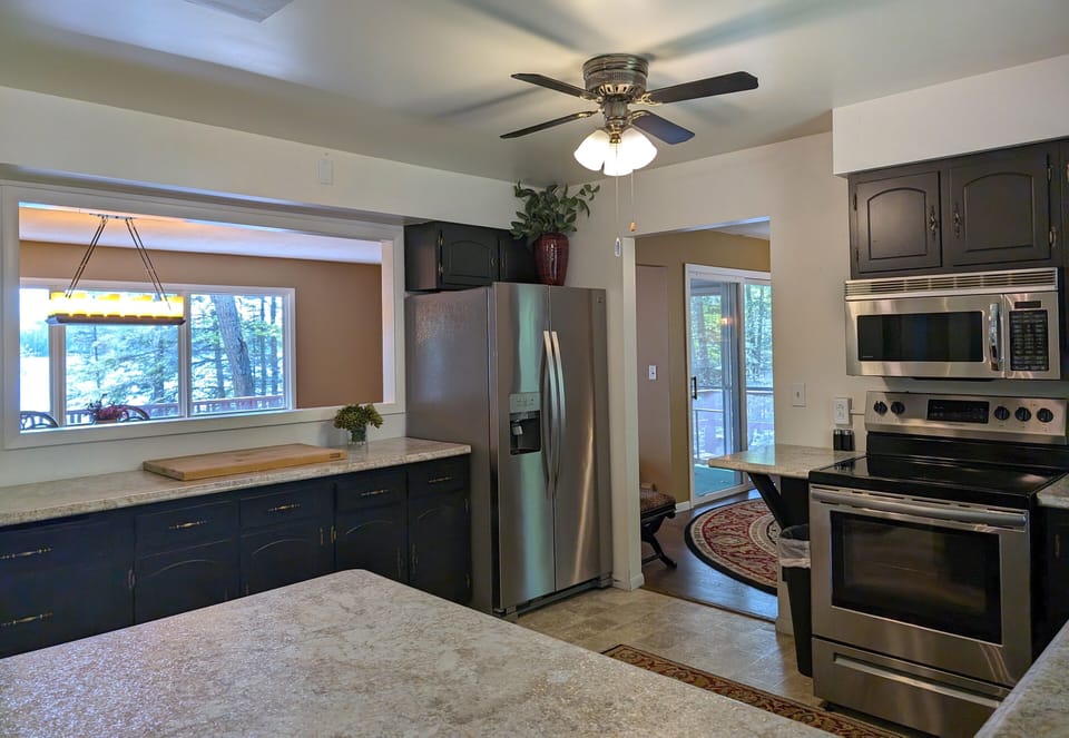 Full Kitchen with Lake Views - Full Kitchen with Lake Views