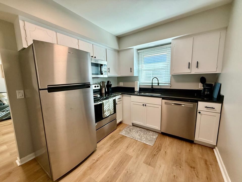 Whip up your favorites in this well-equipped kitchen. Meals made easy!