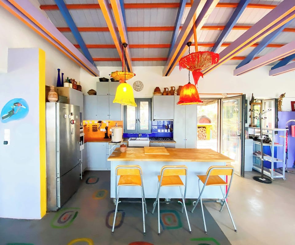 Kitchen island-dining space