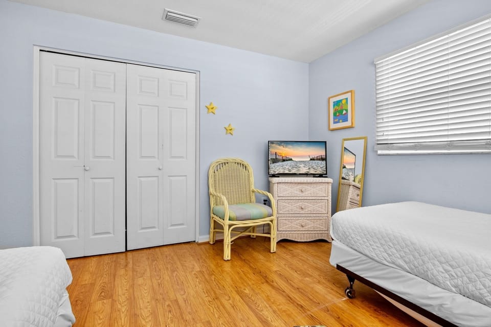 Second Bedroom, 2nd Floor - Two Twin beds