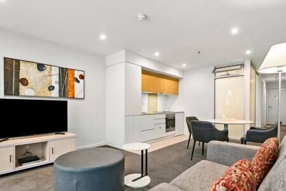 Living & Kitchen
