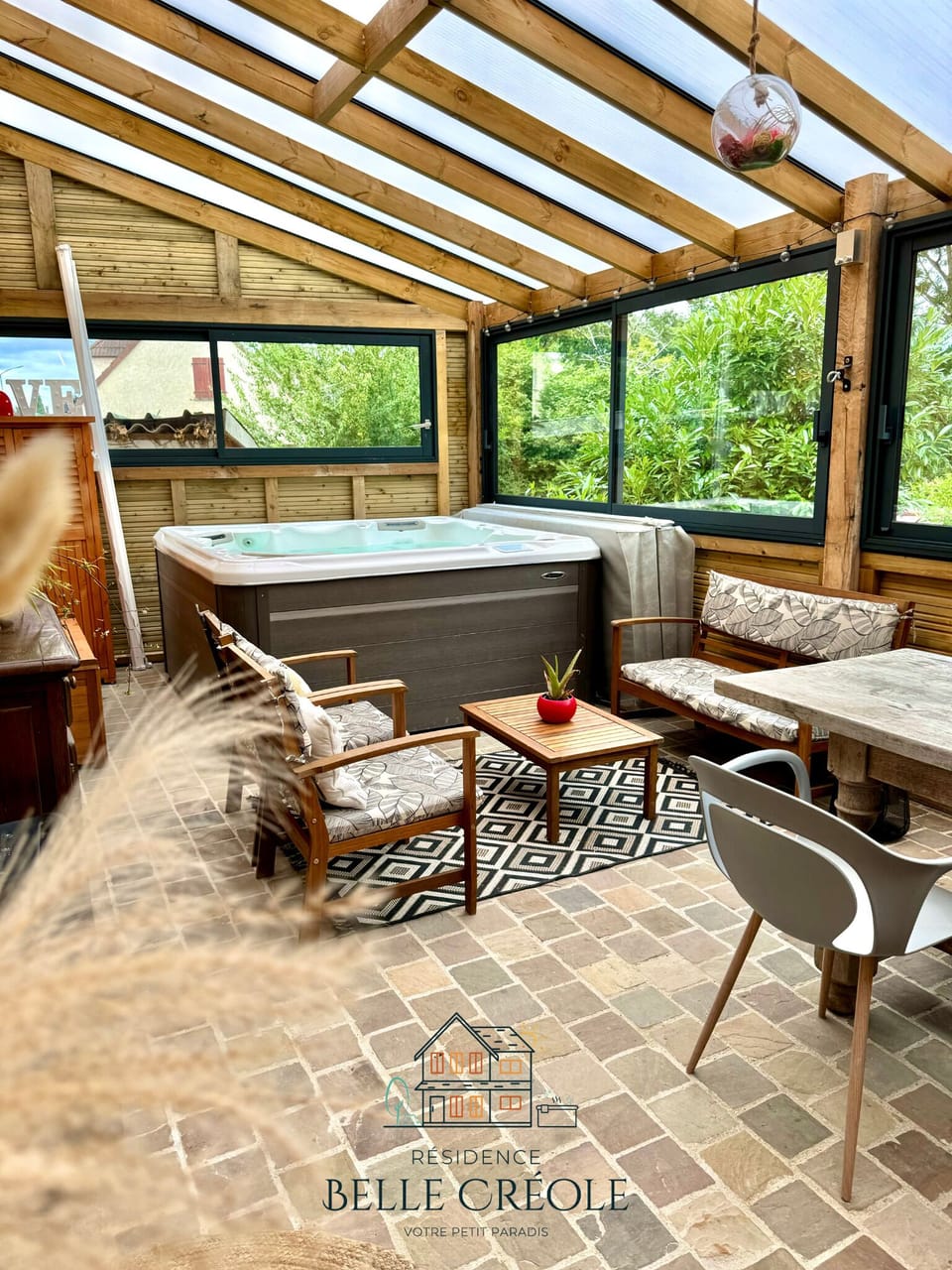 Indoor spa tub