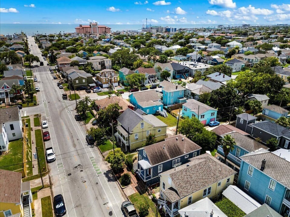 Six blocks from the beach with a bike path right at your doorstep to guide you!