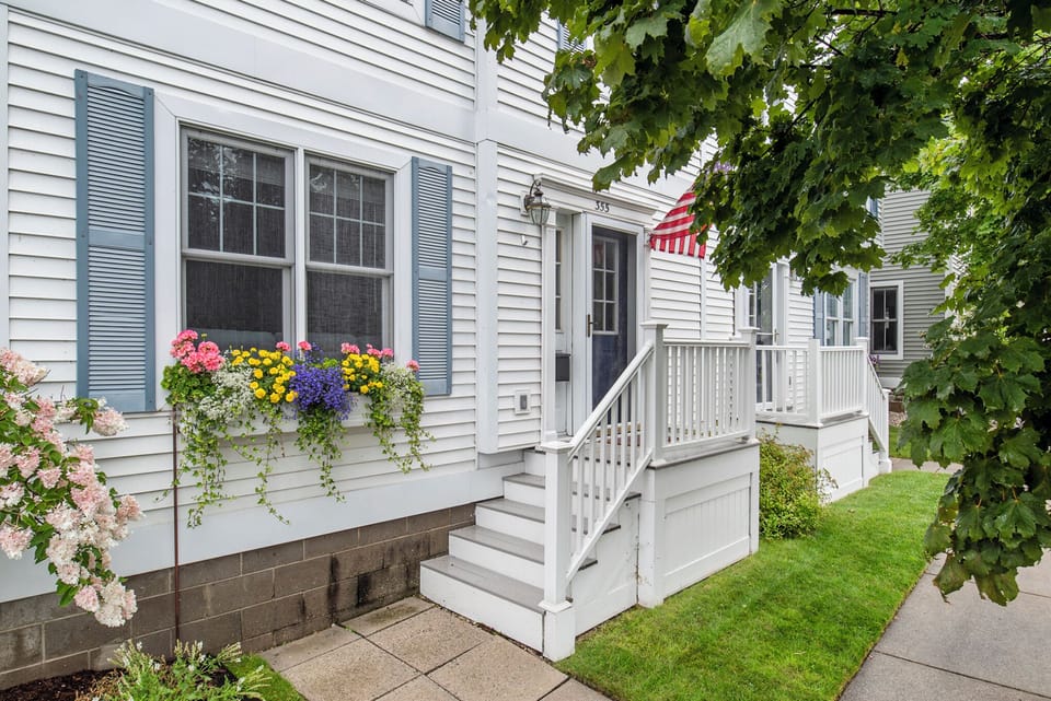 Front door/porch