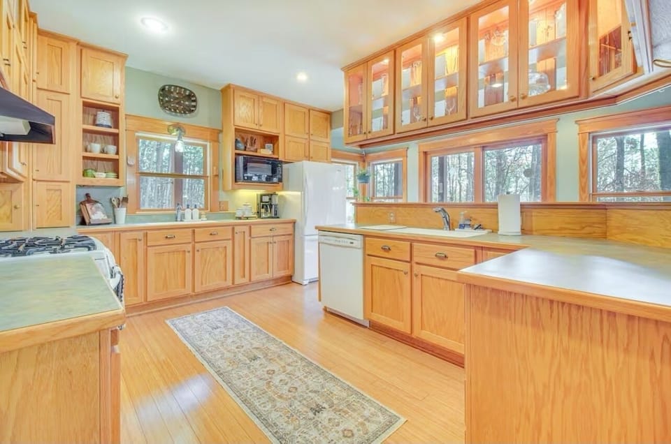 Gas stove with all fully stocked kitchenware. Variety of cooking appliances. 