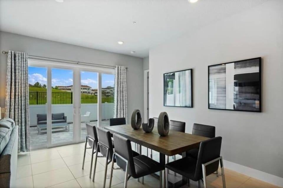 Spacious Dining Room