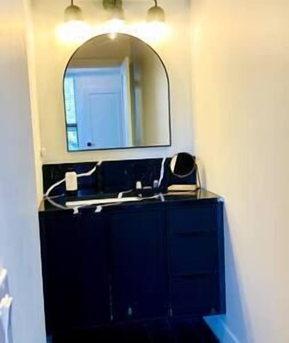 Unit C: Main Level Private Primary Ensuite (1)