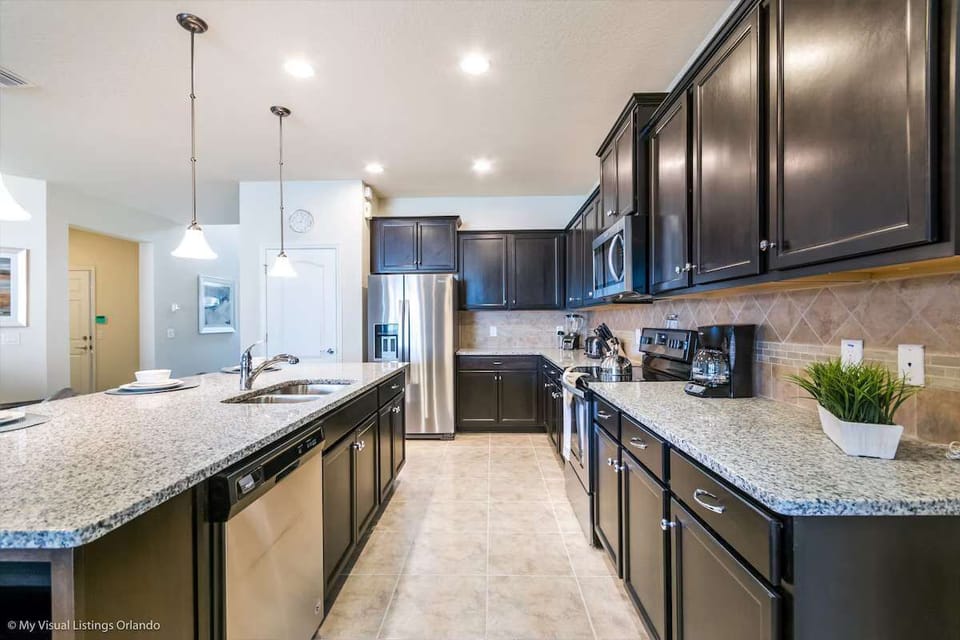 Stylish chef’s kitchen with granite counters, stainless appliances & ample space!