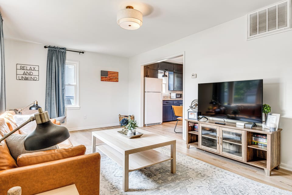 Living Room | Free WiFi | Central A/C & Heating