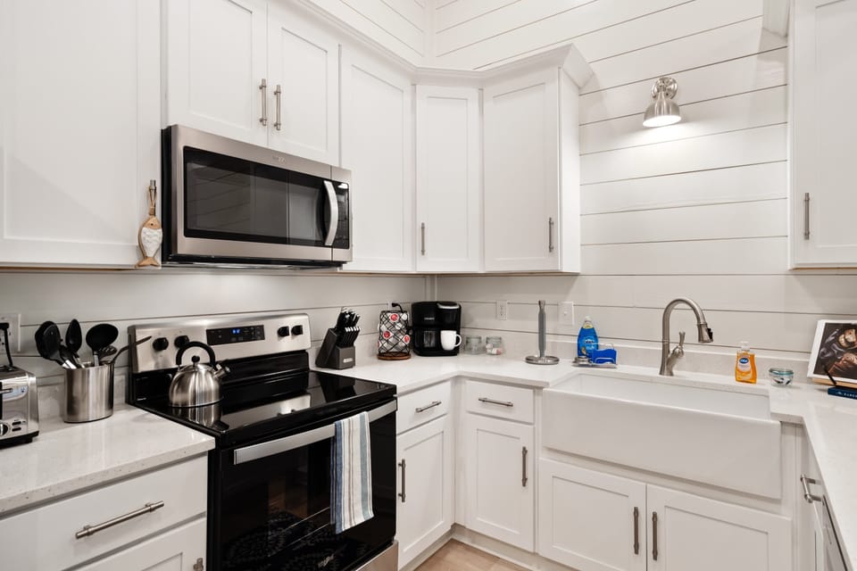 Fully equipped kitchen with stainless steel appliances and all the essentials for cooking an amazing meal!