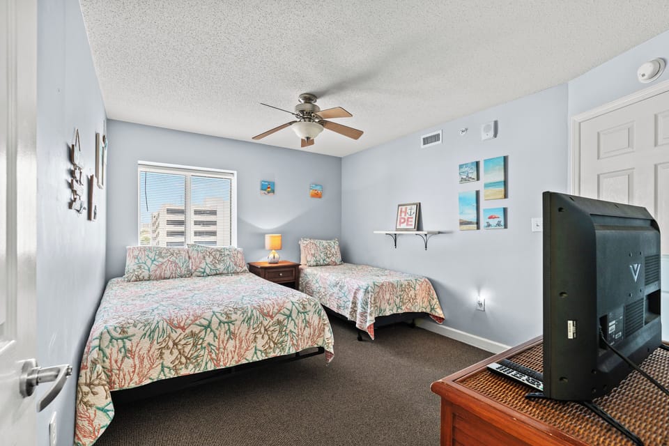 4th Bedroom w/2 Queens