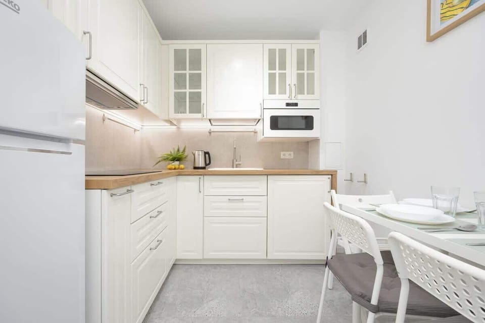 Fully equipped kitchen allowing for the preparation of home-cooked meals.