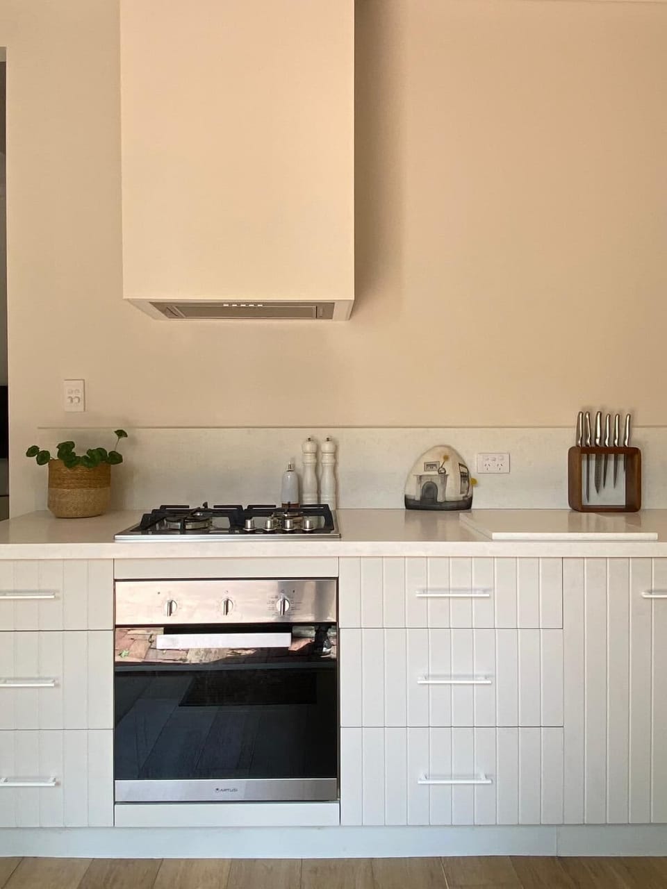 Modern kitchen with everything you need for a comfortable stay