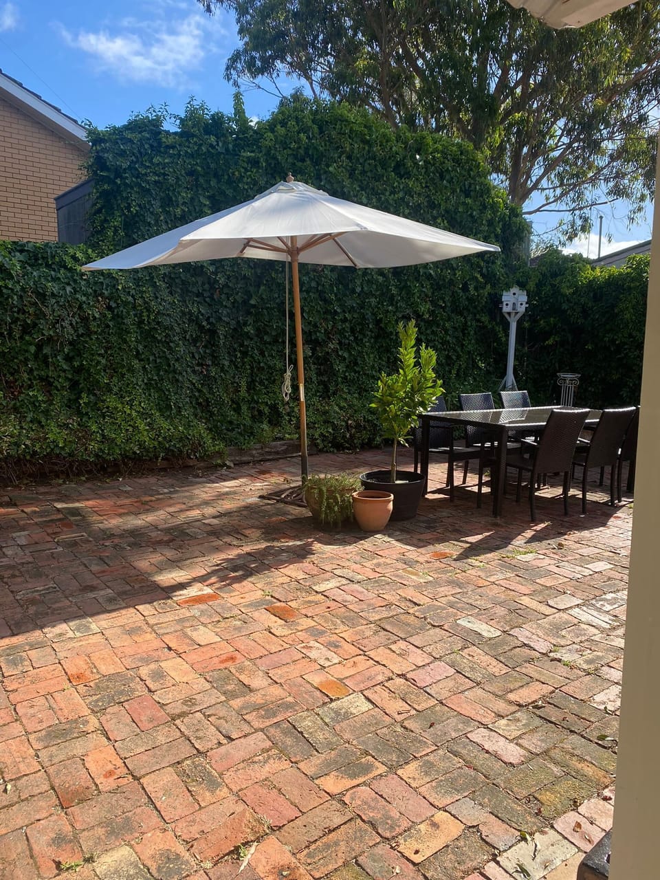Fully-fenced courtyard