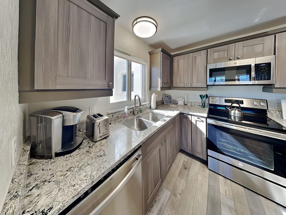 Kitchen - Fully Equipped Kitchen With Stainless Steel Appliances