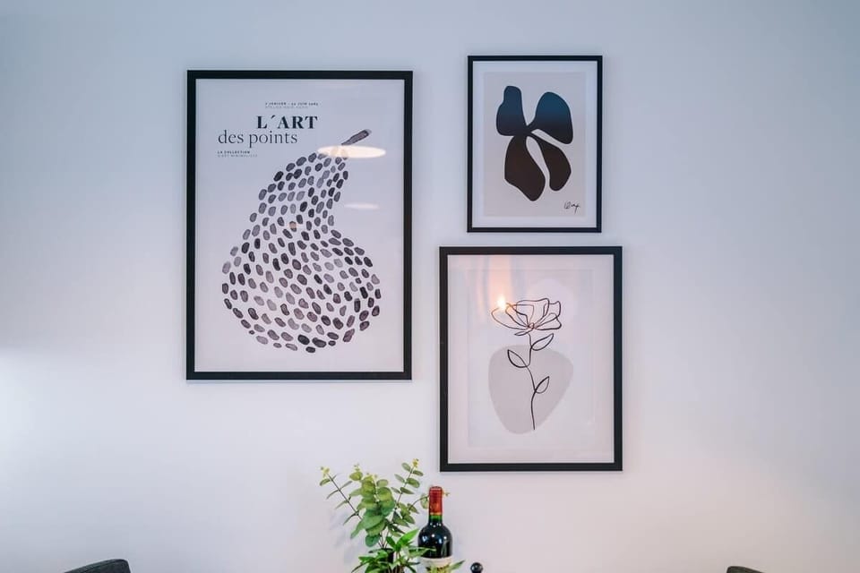 The open plan fully equipped kitchen has everything you need for a long or short stay in Crewe.