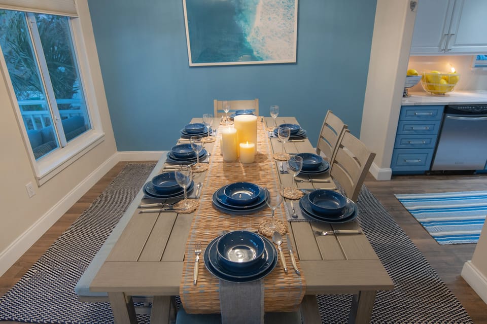 Create unforgettable memories with cozy candlelit dining. Enjoy indoor seating for 8 on each level.