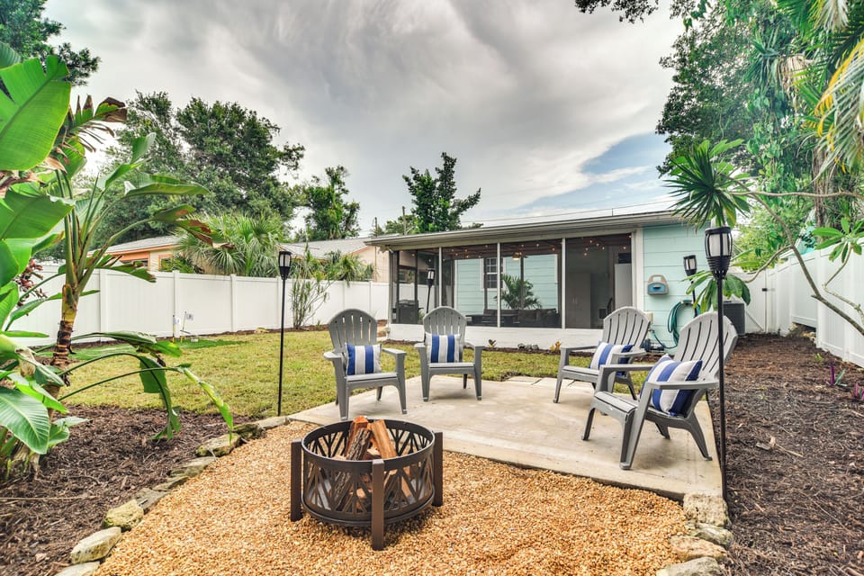 Pinellas Park Vacation Rental | 2BR | 1BA | 772 Sq Ft | 3 Steps Required