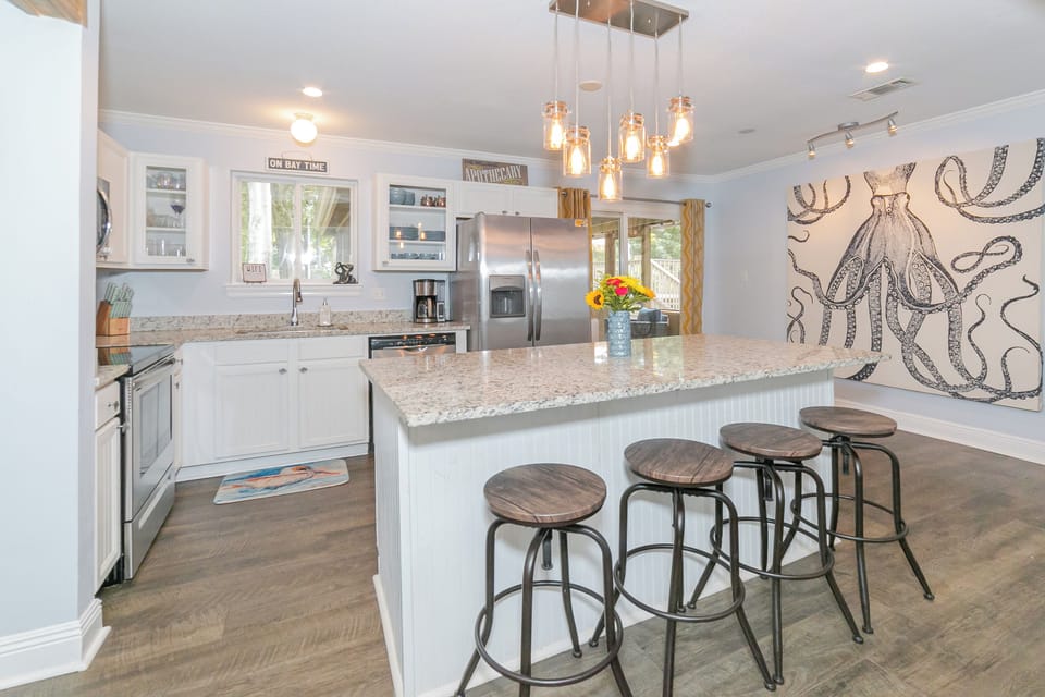Kitchen island with seating for 4 people