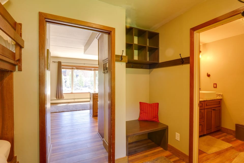 Floor, Flooring, Indoors, Hardwood, Sink