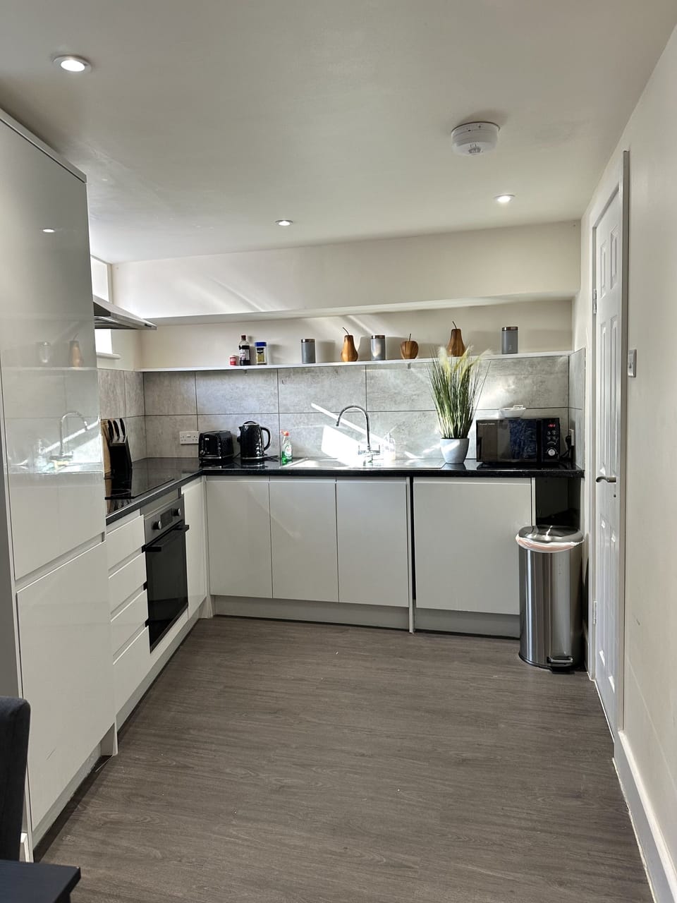 Lovely and light kitchen with original art by a Vogue featured artist and  all the pots, pans, utensils, crockery, plates, bowls, cutlery, appliances and space you need to cook a delicious meal for your stay! This kitchen is ready for you to cook in!