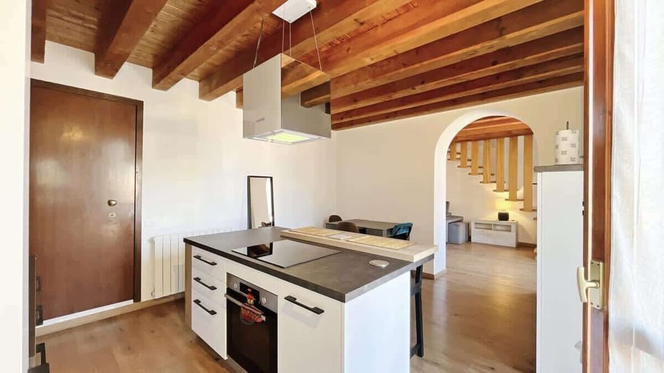 Stunning spacious modern kitchen
