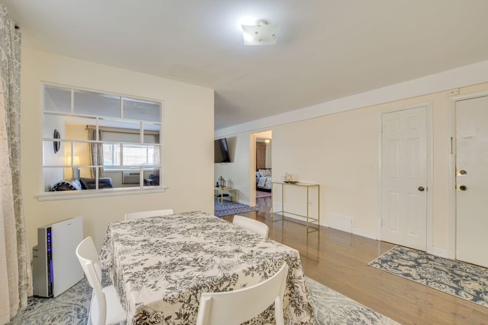 Dining Area | Dishware/Flatware Provided
