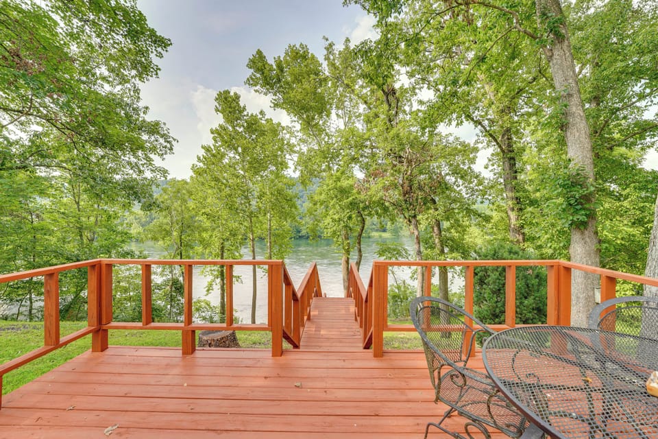 Deck | Outdoor Dining Area | River Access