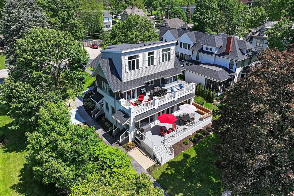 This rental is the upper AND lower level of the home including both lower deck and upper balcony